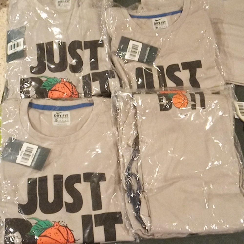 Brand new men's Nike dry fit set